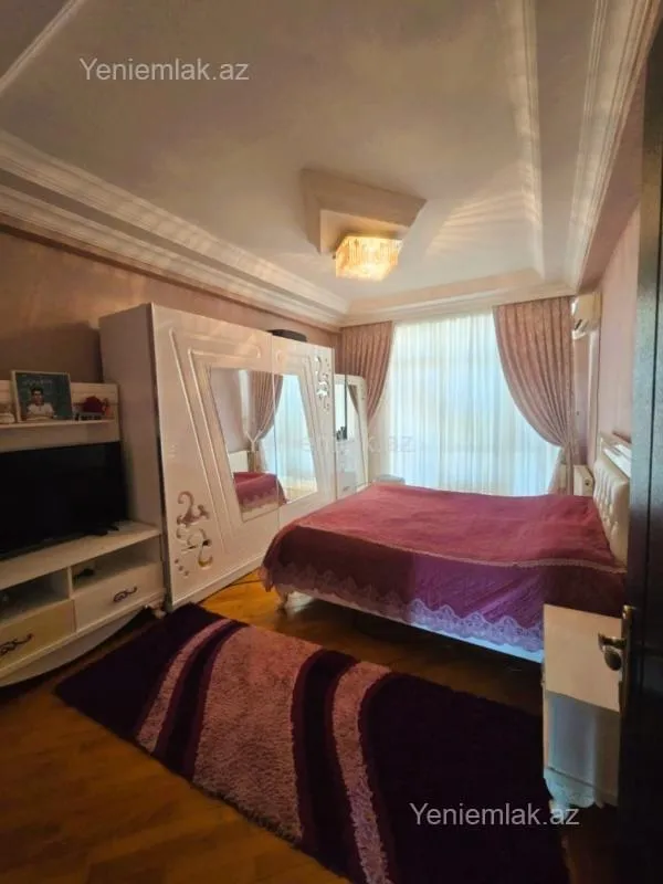 Satılır 3 otaqlı yeni tikili 130 m²