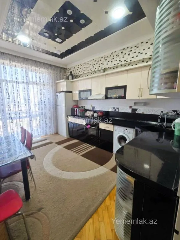 Satılır 3 otaqlı yeni tikili 130 m²