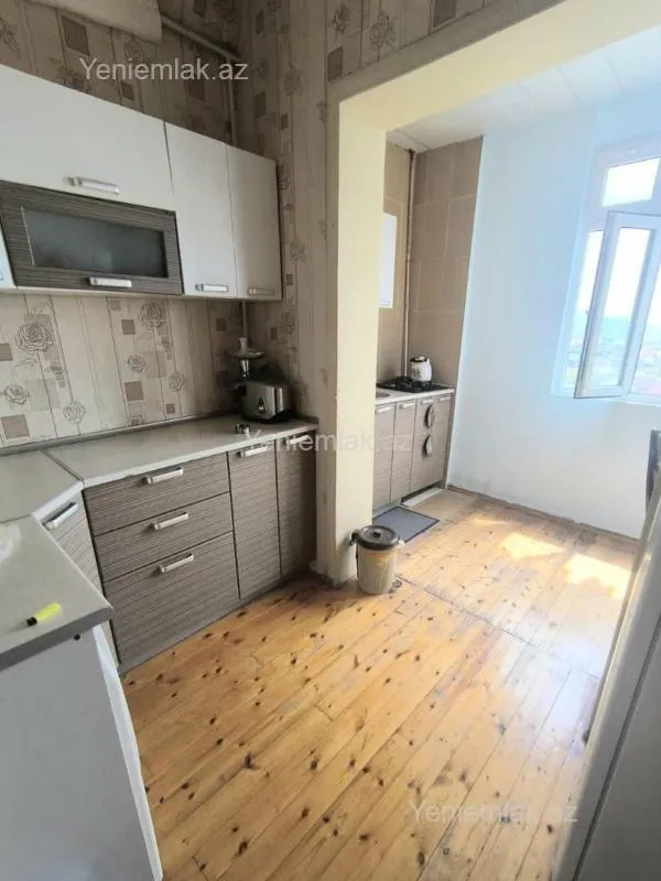 Satılır 3 otaqlı köhnə tikili 80 m²