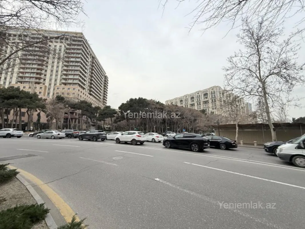 Satılır 4 otaqlı obyekt 130 m²