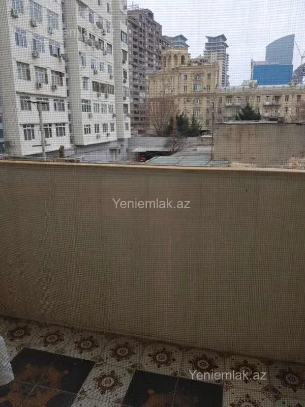 Satılır 3 otaqlı köhnə tikili 71 m²