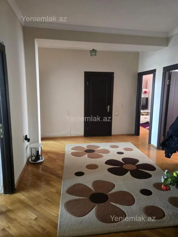 Satılır 3 otaqlı yeni tikili 130 m²