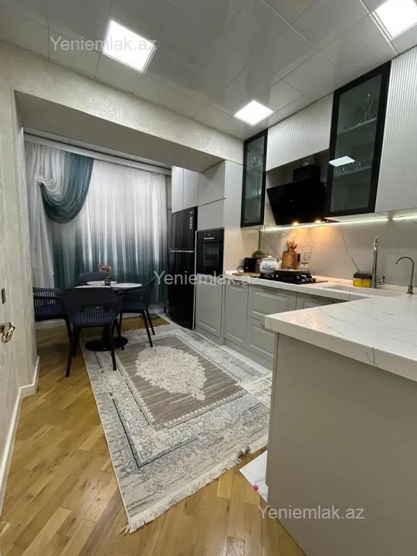 Satılır 2 otaqlı köhnə tikili 75 m²