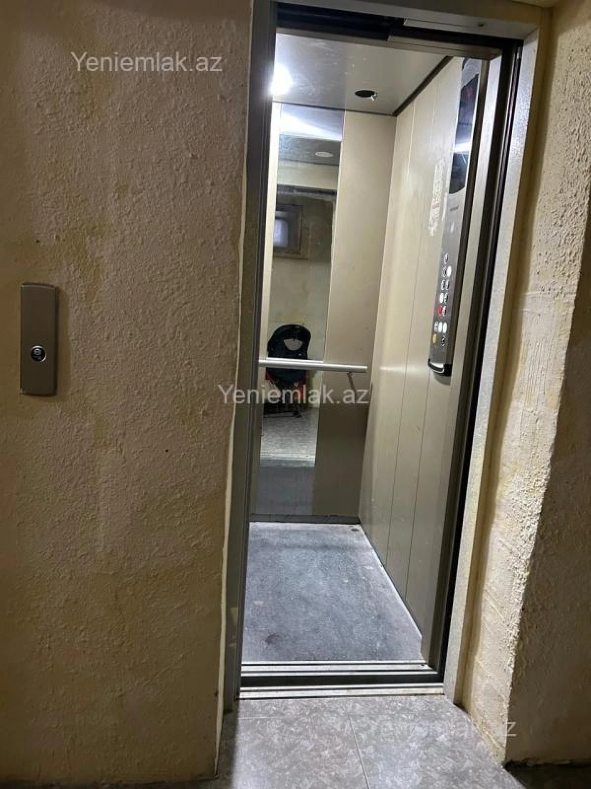 Satılır 2 otaqlı köhnə tikili 75 m²