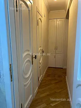 Satılır 2 otaqlı köhnə tikili 75 m²