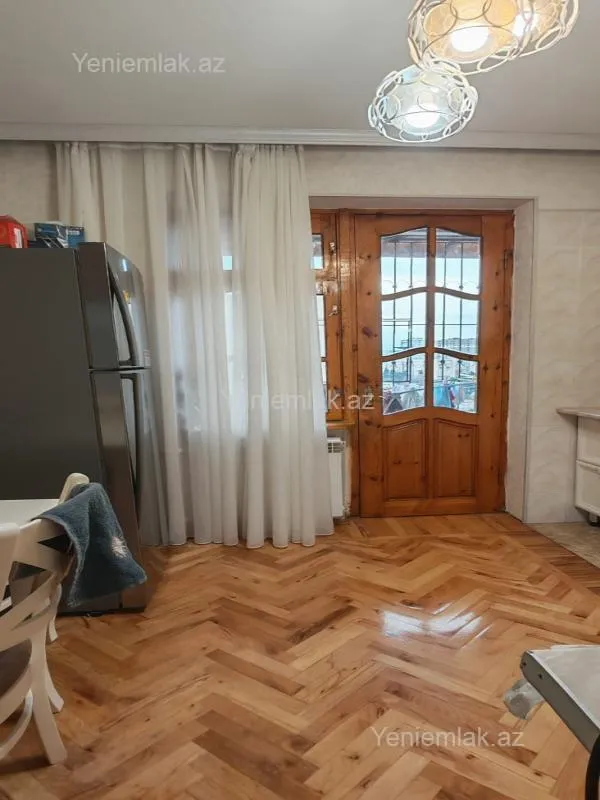 Satılır 3 otaqlı köhnə tikili 80 m²