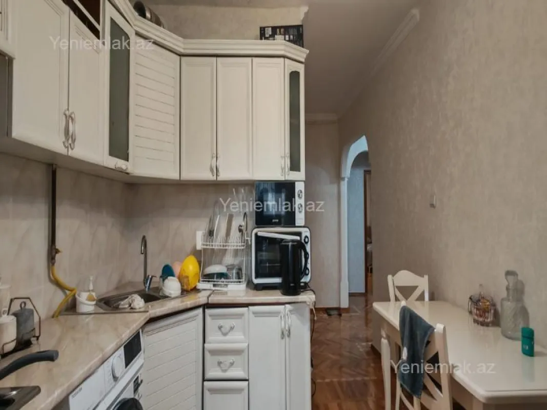 Satılır 3 otaqlı köhnə tikili 80 m²