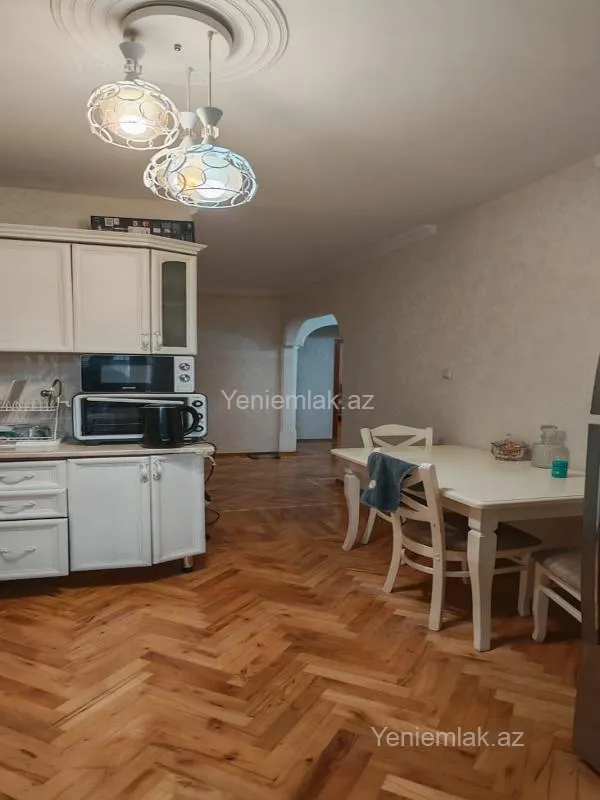 Satılır 3 otaqlı köhnə tikili 80 m²