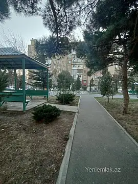 Satılır 3 otaqlı köhnə tikili 80 m²
