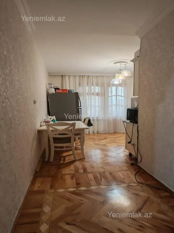 Satılır 3 otaqlı köhnə tikili 80 m²