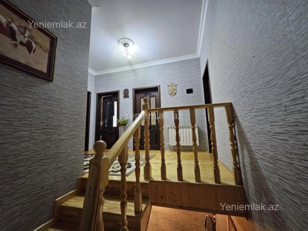 Satılır 6 otaqlı həyət evi 174 m²