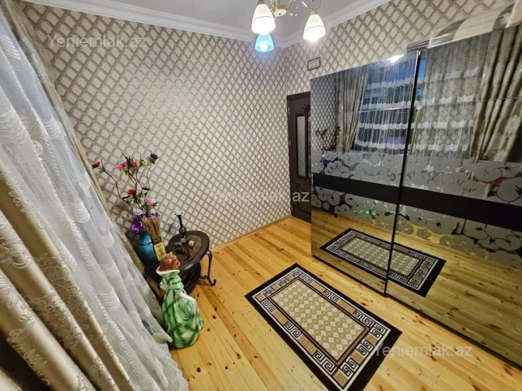 Satılır 6 otaqlı həyət evi 174 m²