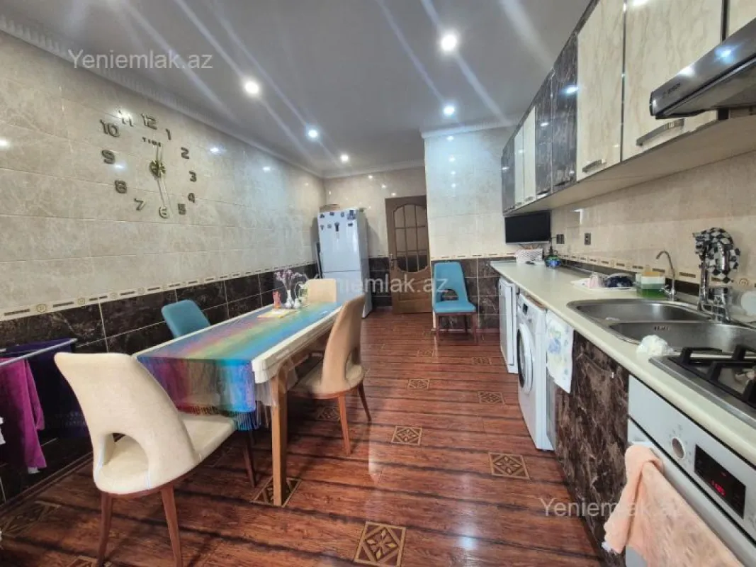 Satılır 3 otaqlı yeni tikili 135 m²