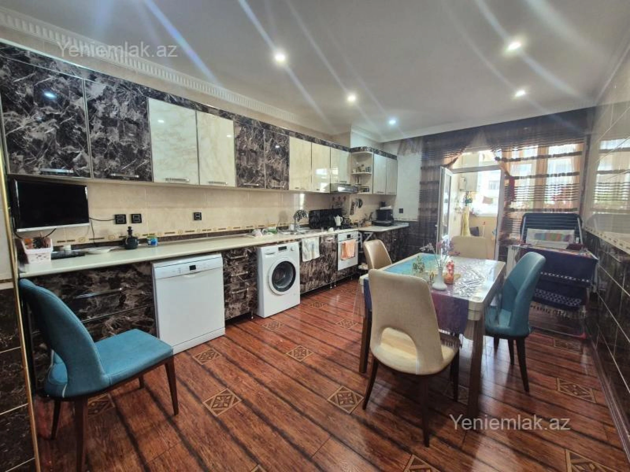 Satılır 3 otaqlı yeni tikili 135 m²