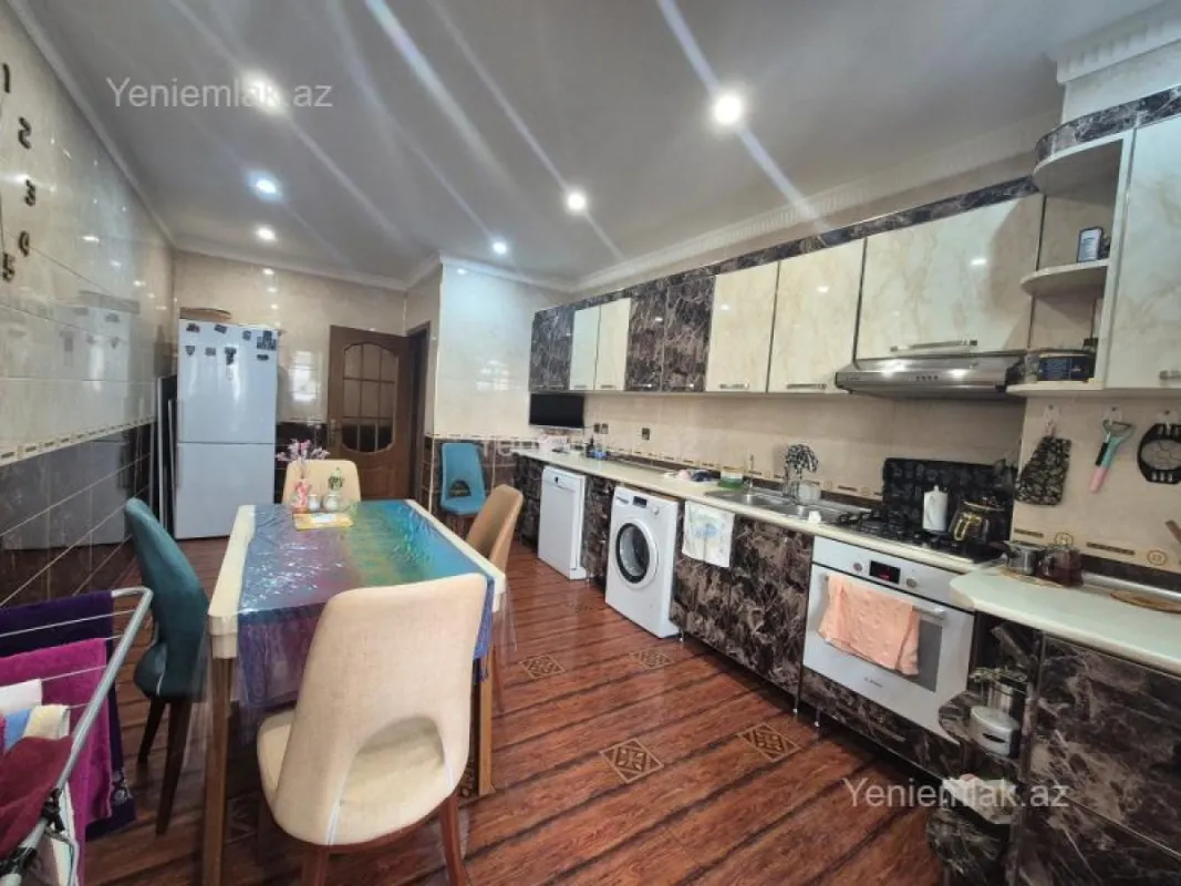 Satılır 3 otaqlı yeni tikili 135 m²