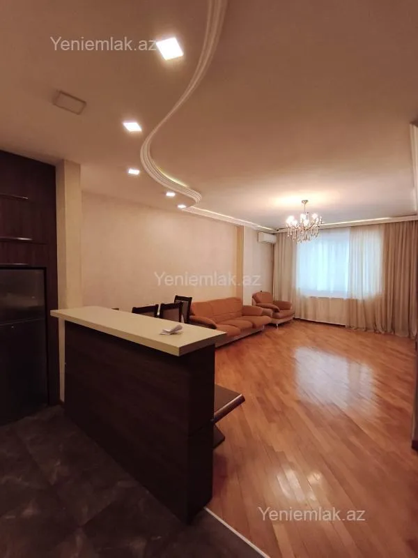 Satılır 3 otaqlı yeni tikili 80 m²