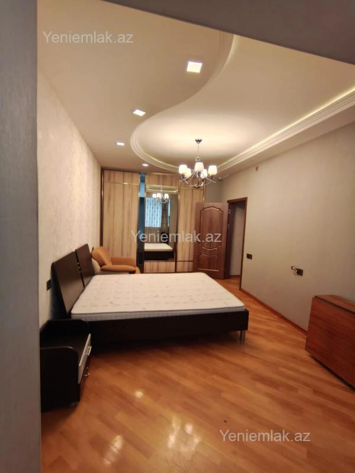 Satılır 3 otaqlı yeni tikili 80 m²