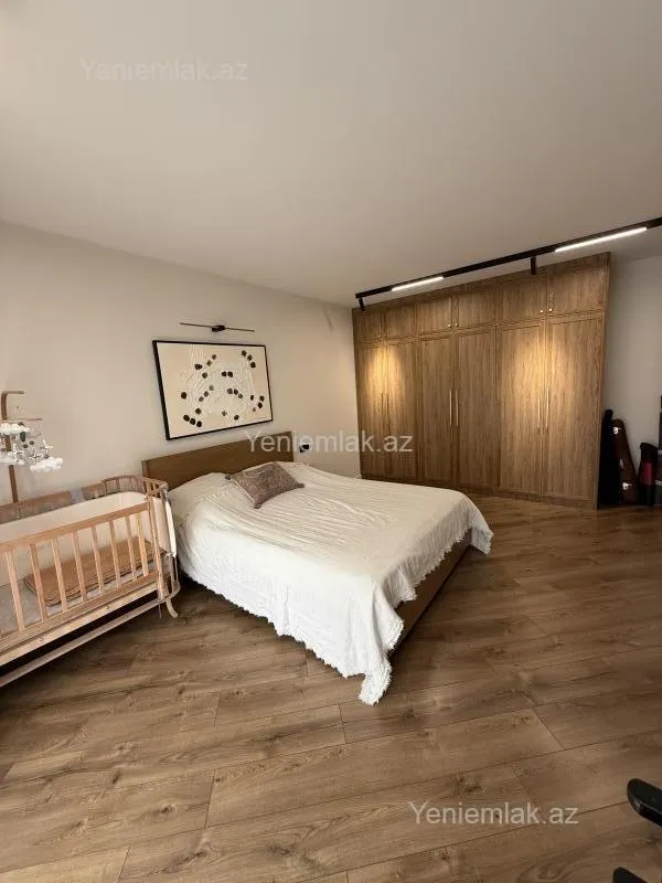 Satılır 2 otaqlı köhnə tikili 93 m²