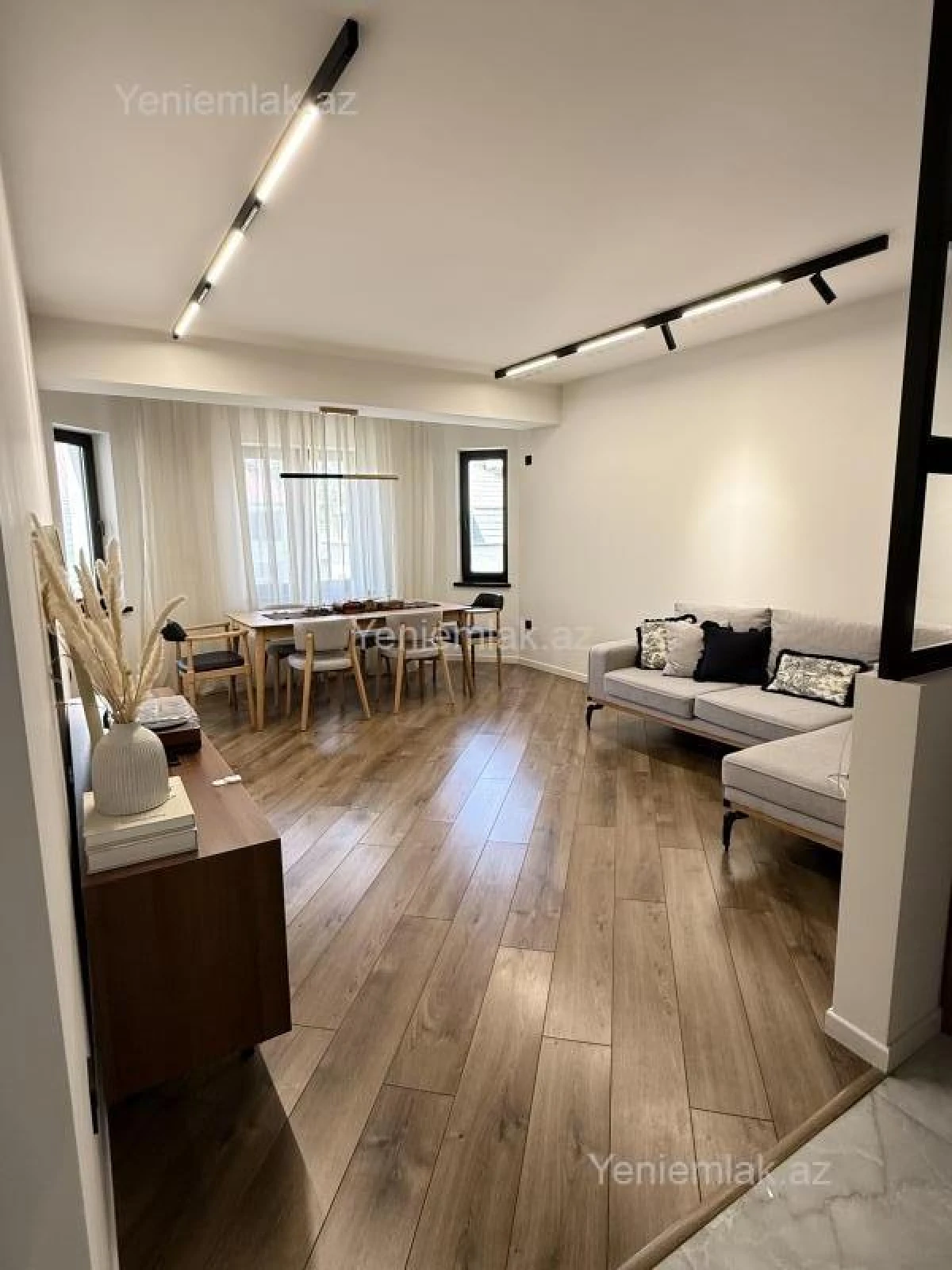 Satılır 2 otaqlı köhnə tikili 93 m²
