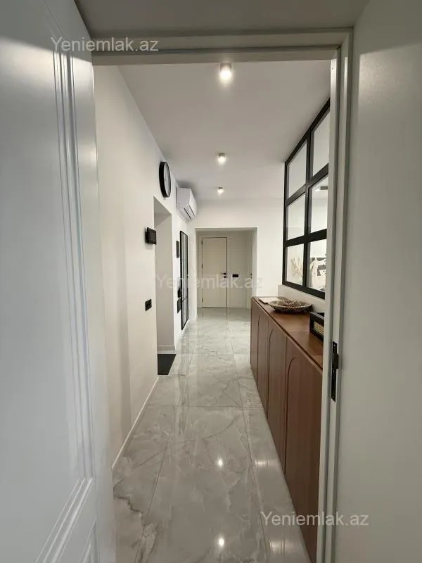 Satılır 2 otaqlı köhnə tikili 93 m²