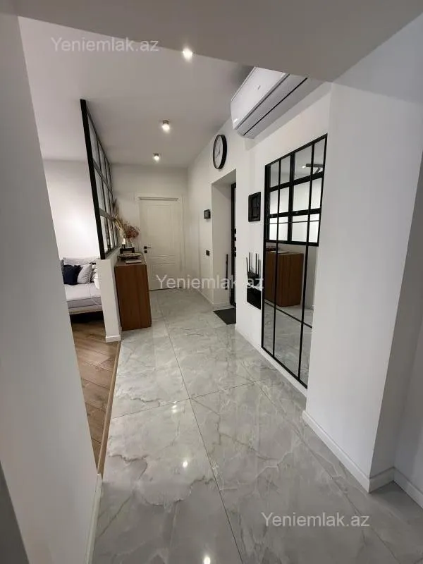 Satılır 2 otaqlı köhnə tikili 93 m²
