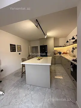 Satılır 2 otaqlı köhnə tikili 93 m²