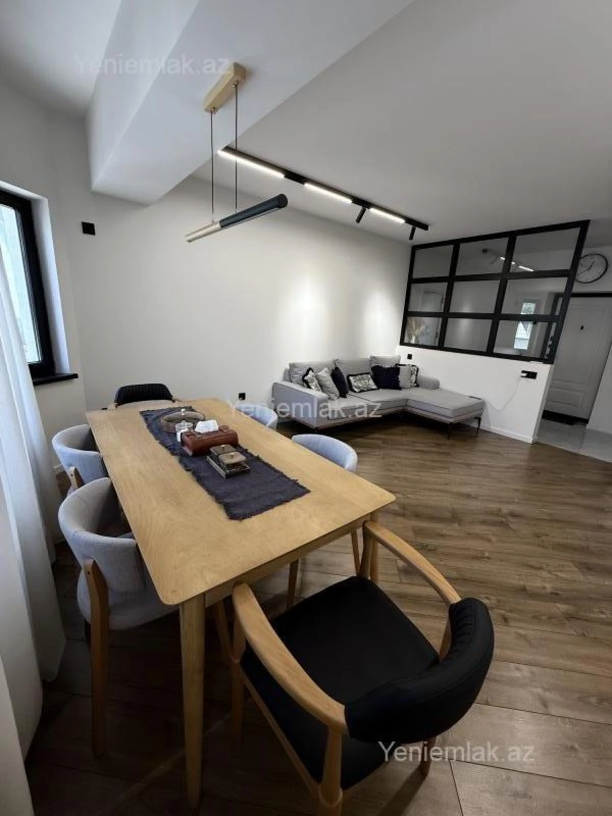 Satılır 2 otaqlı köhnə tikili 93 m²
