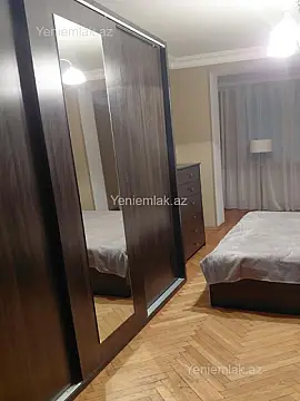 Satılır 3 otaqlı köhnə tikili 75 m²