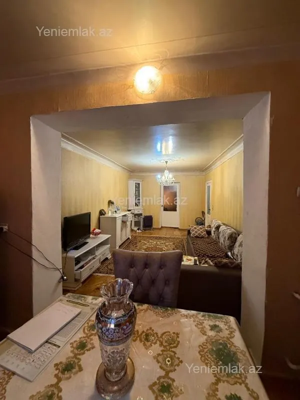 Satılır 5 otaqlı köhnə tikili 80 m²