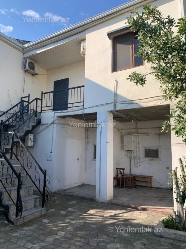 Satılır 6 otaqlı həyət evi 100 m²