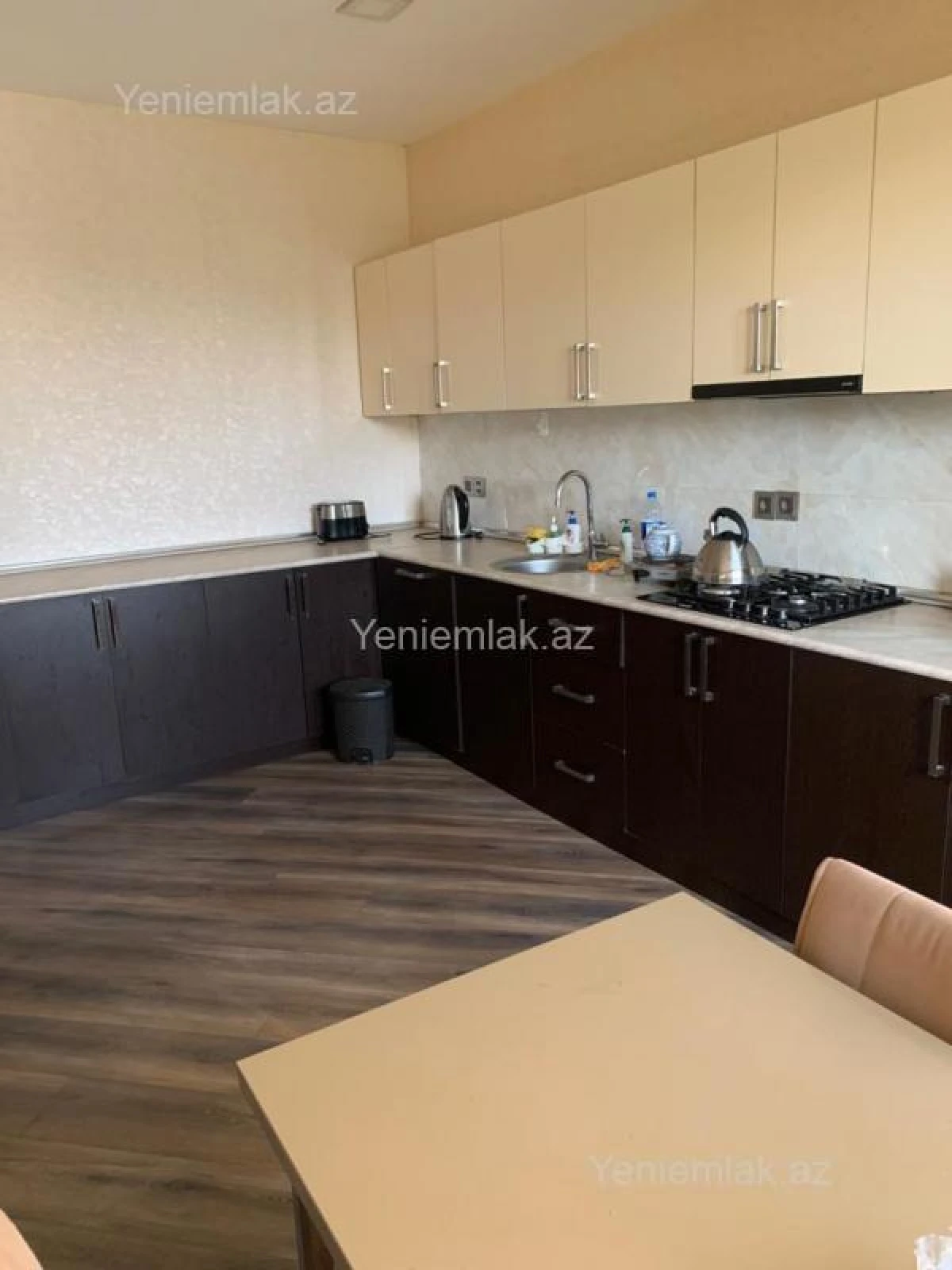 Satılır 6 otaqlı həyət evi 100 m²