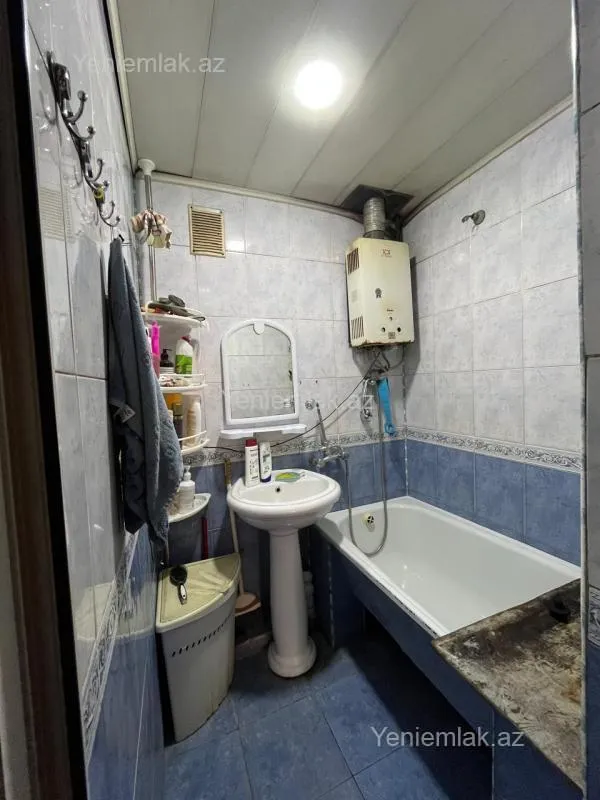Satılır 2 otaqlı köhnə tikili 56 m²