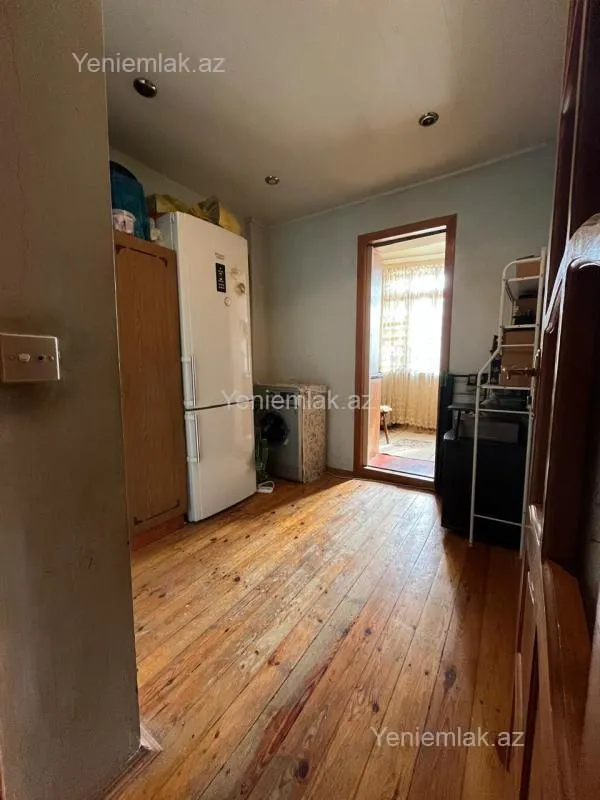 Satılır 2 otaqlı köhnə tikili 56 m²