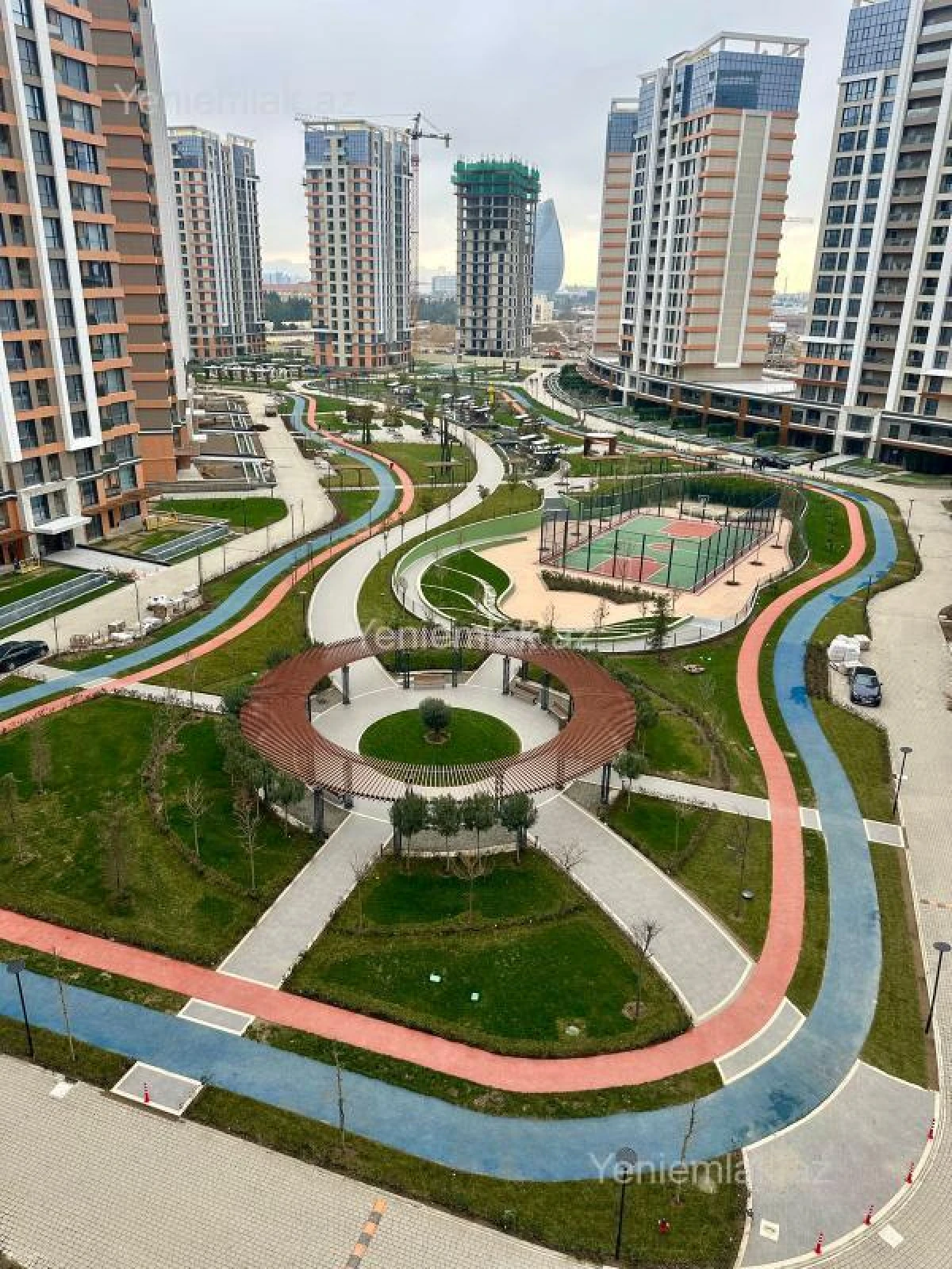 Satılır 4 otaqlı yeni tikili 130 m²