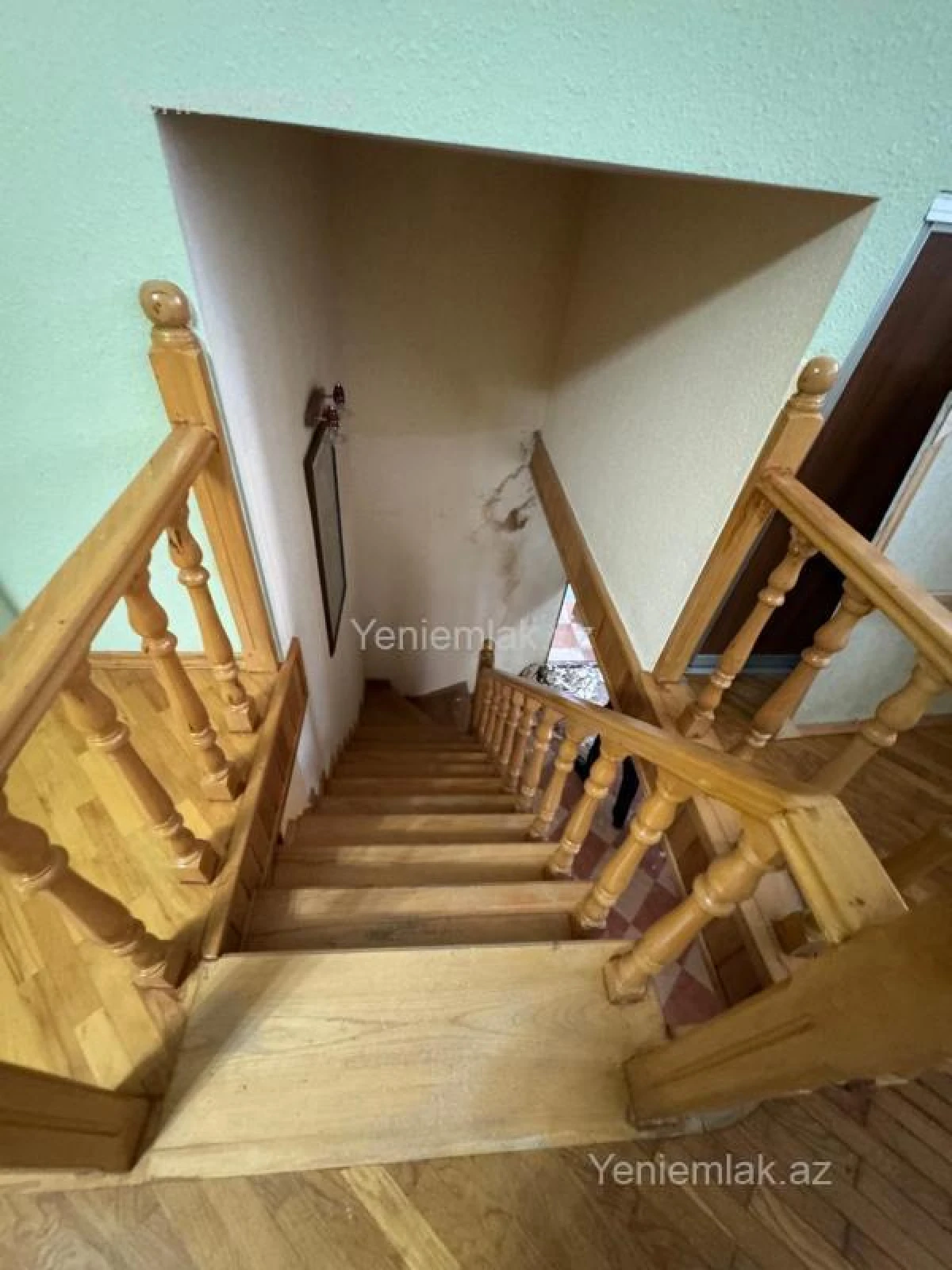 Satılır 2 otaqlı köhnə tikili 100 m²