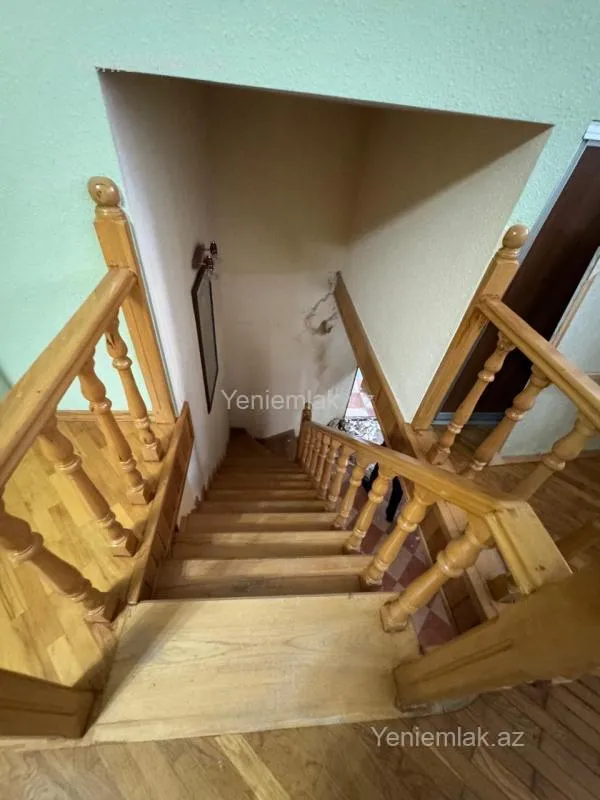 Satılır 2 otaqlı köhnə tikili 100 m²