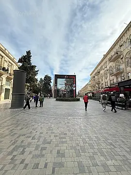 Satılır 2 otaqlı köhnə tikili 100 m²