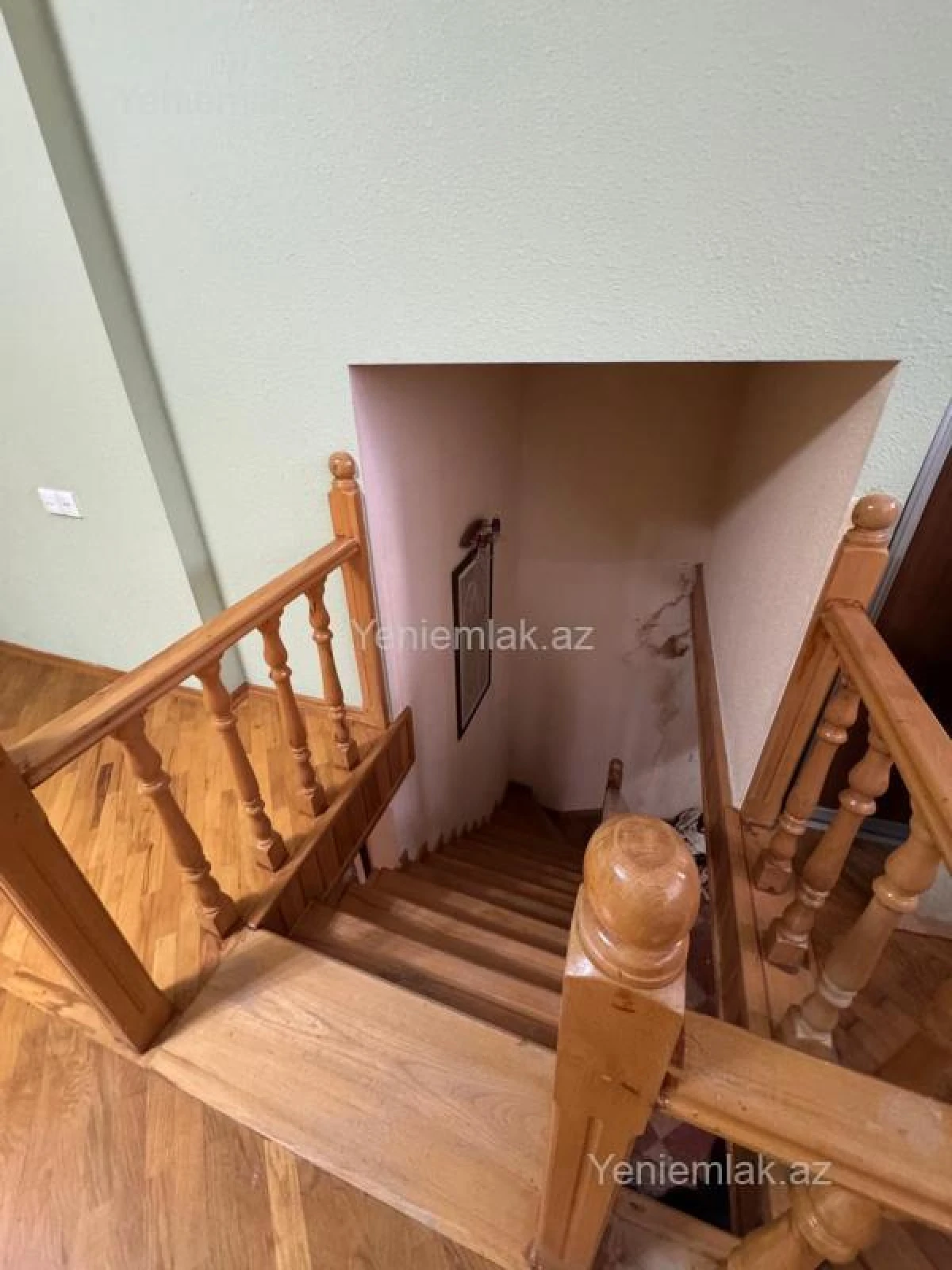 Satılır 2 otaqlı köhnə tikili 100 m²