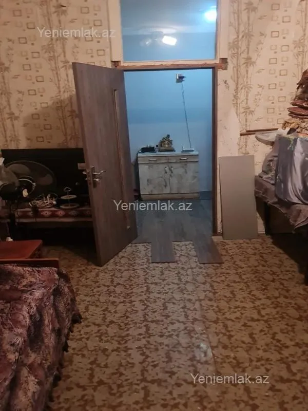 Satılır 4 otaqlı köhnə tikili 100 m²