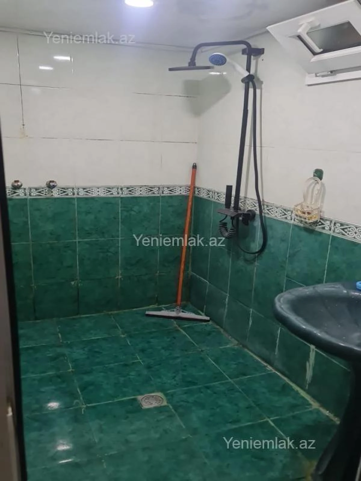 Satılır 4 otaqlı köhnə tikili 100 m²