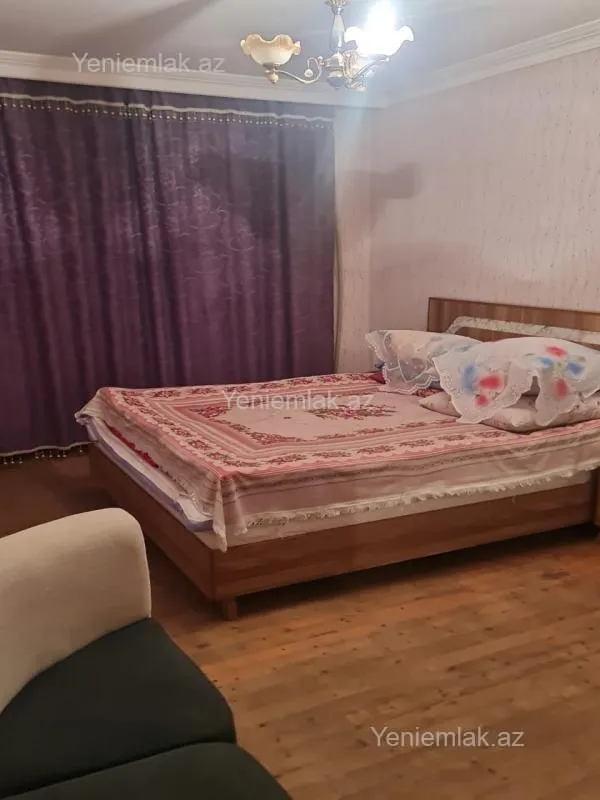 Satılır 4 otaqlı köhnə tikili 100 m²