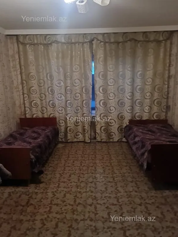 Satılır 4 otaqlı köhnə tikili 100 m²