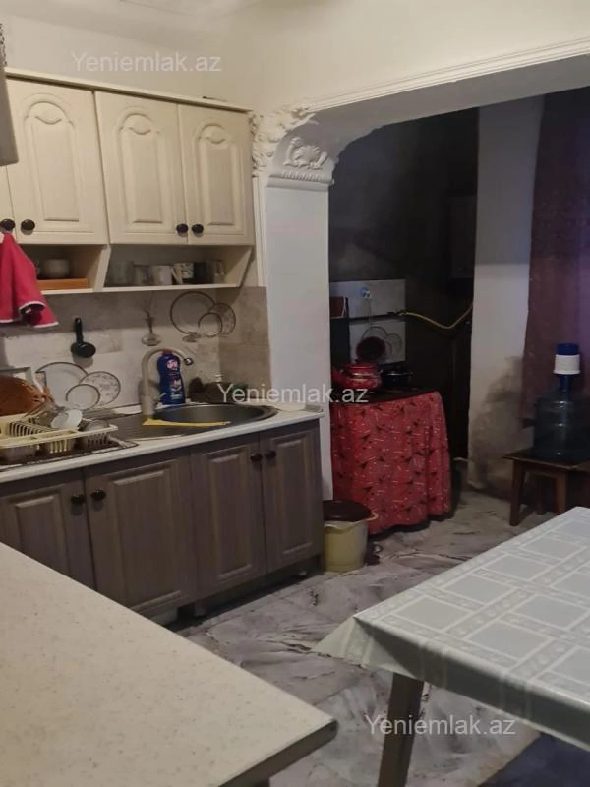 Satılır 4 otaqlı köhnə tikili 100 m²