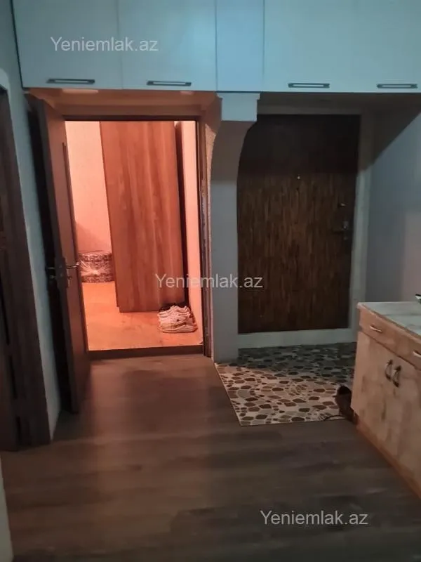 Satılır 4 otaqlı köhnə tikili 100 m²