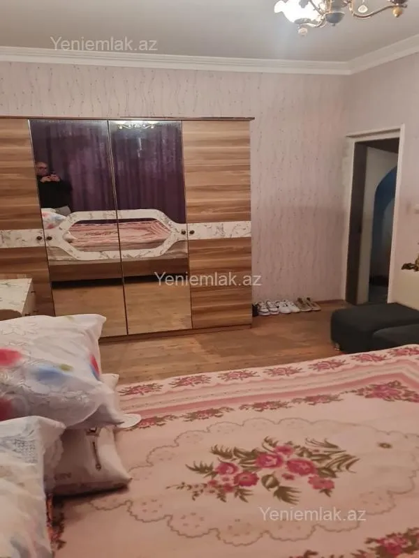 Satılır 4 otaqlı köhnə tikili 100 m²