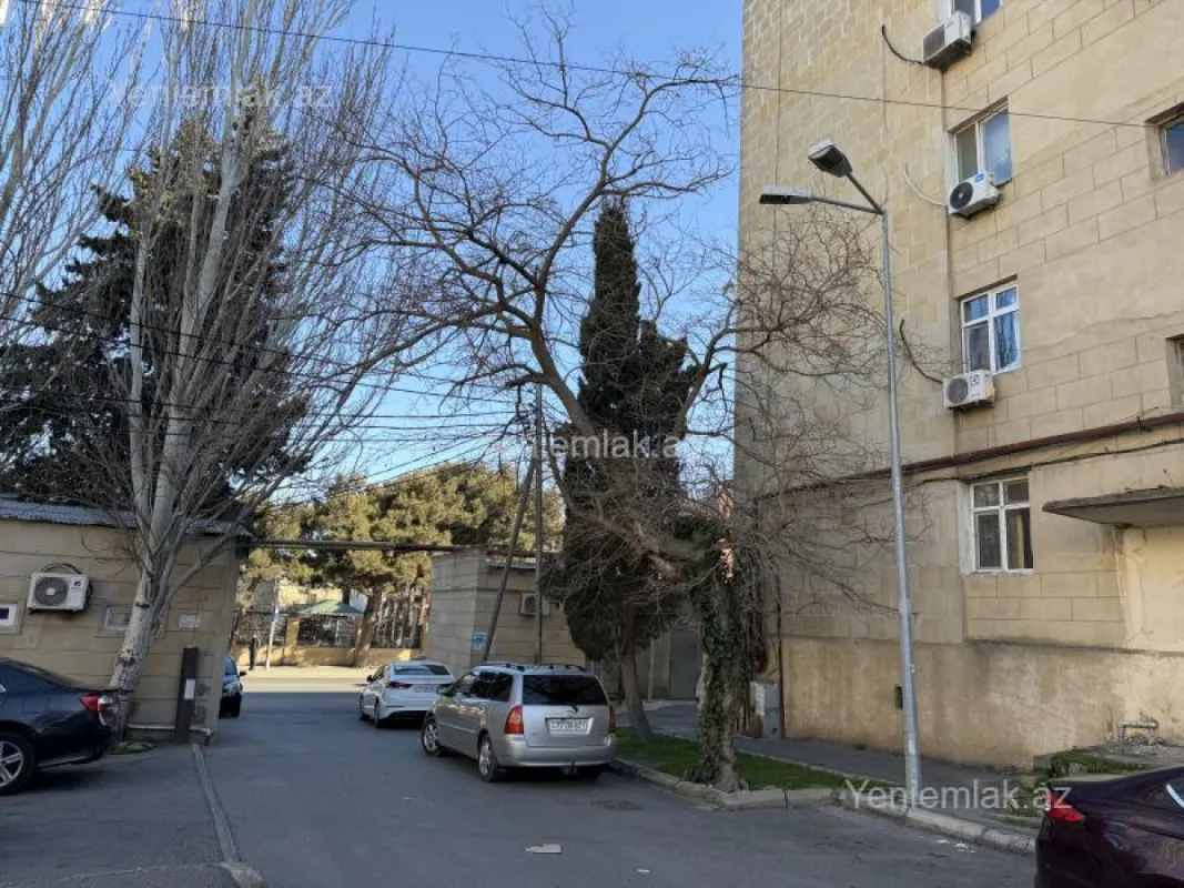 Satılır 1 otaqlı köhnə tikili 40 m²