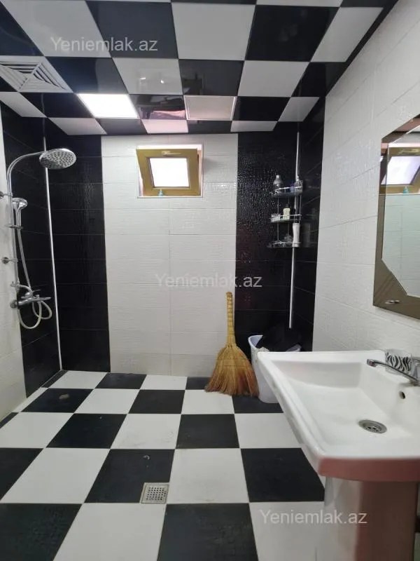Satılır 5 otaqlı həyət evi 140 m²