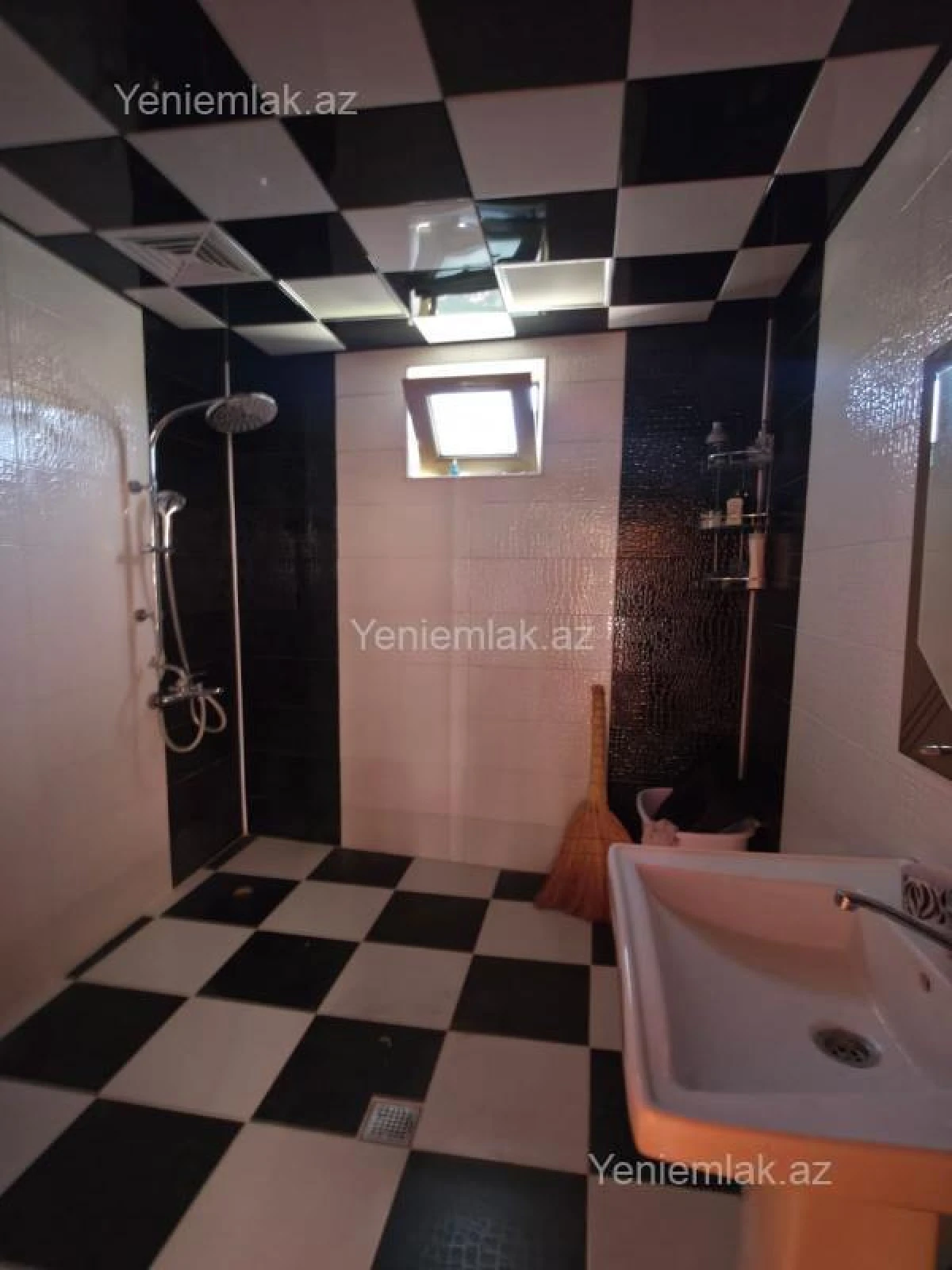Satılır 5 otaqlı həyət evi 140 m²