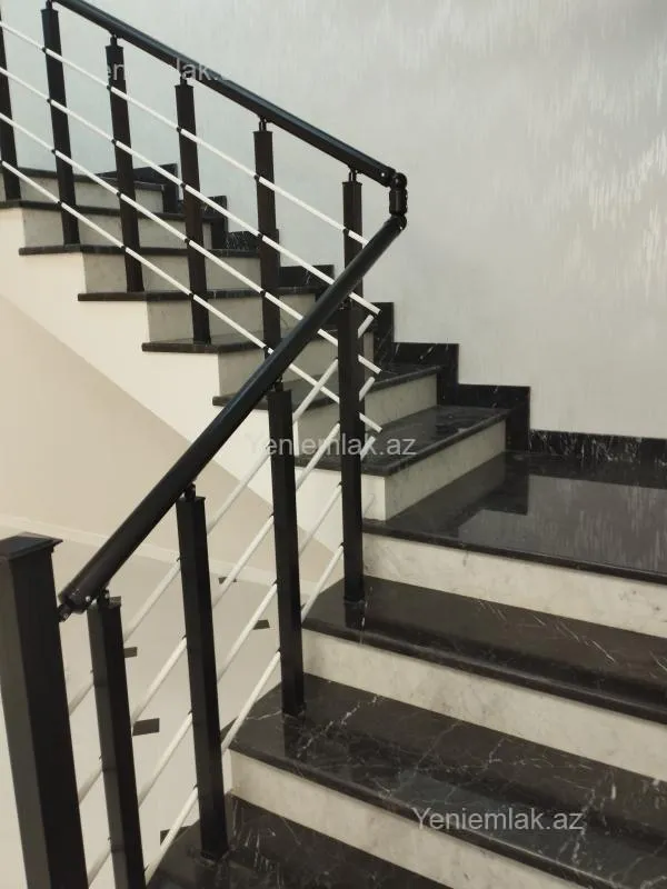 Satılır 6 otaqlı həyət evi 330 m²