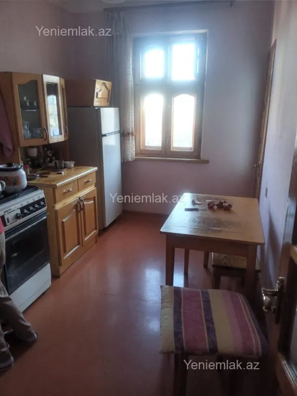 Satılır 3 otaqlı köhnə tikili 68 m²